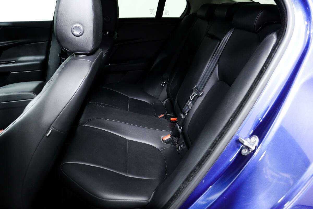 Jaguar XE, 2015 Фото №12