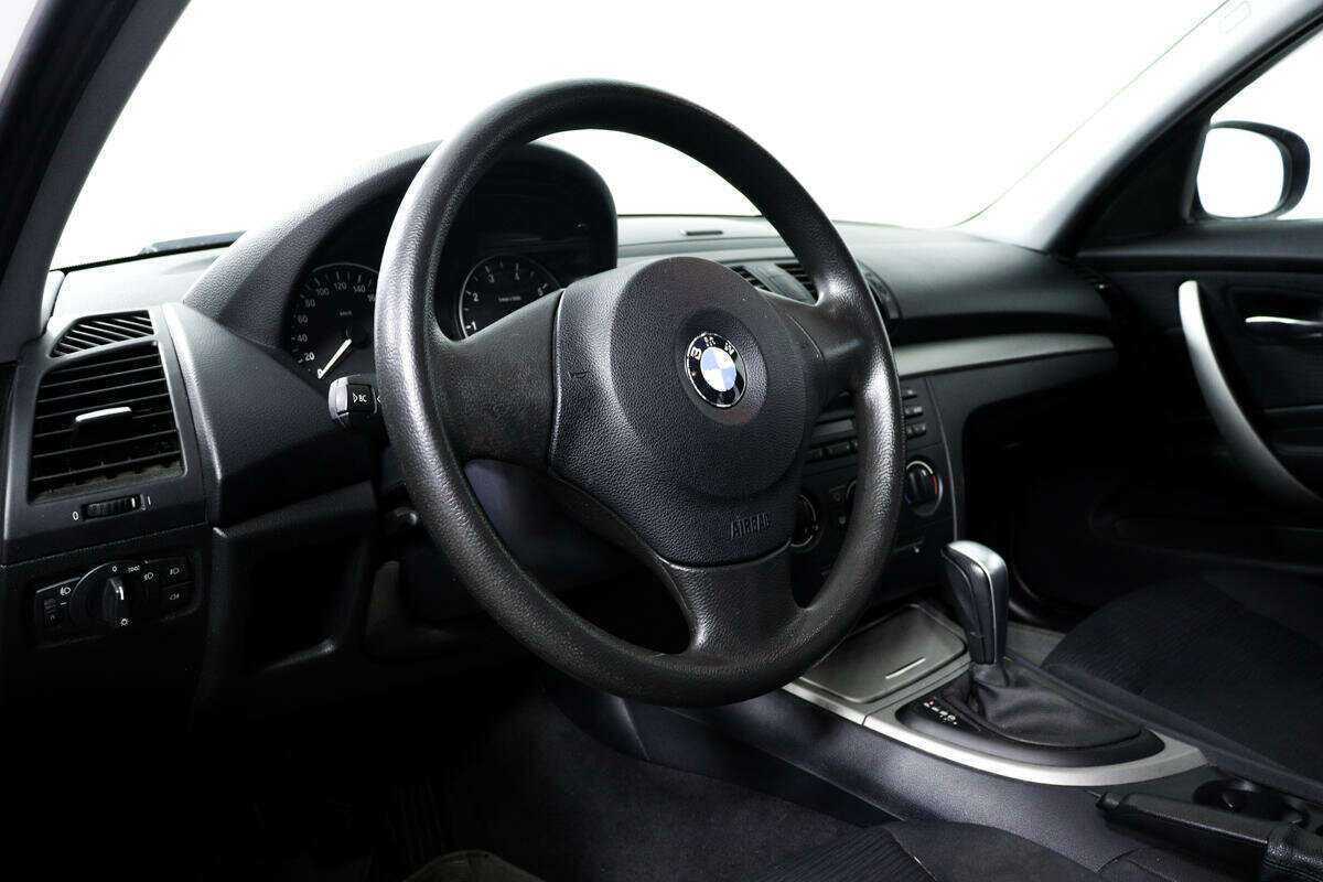 BMW 1 серии 116i, 2010 Фото №13