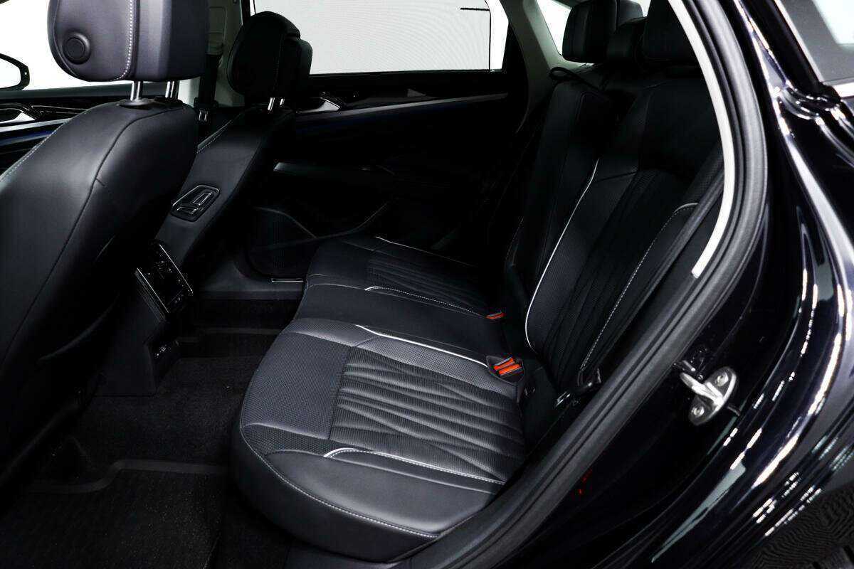 Volkswagen Passat (North America and China), 2023 Фото №12