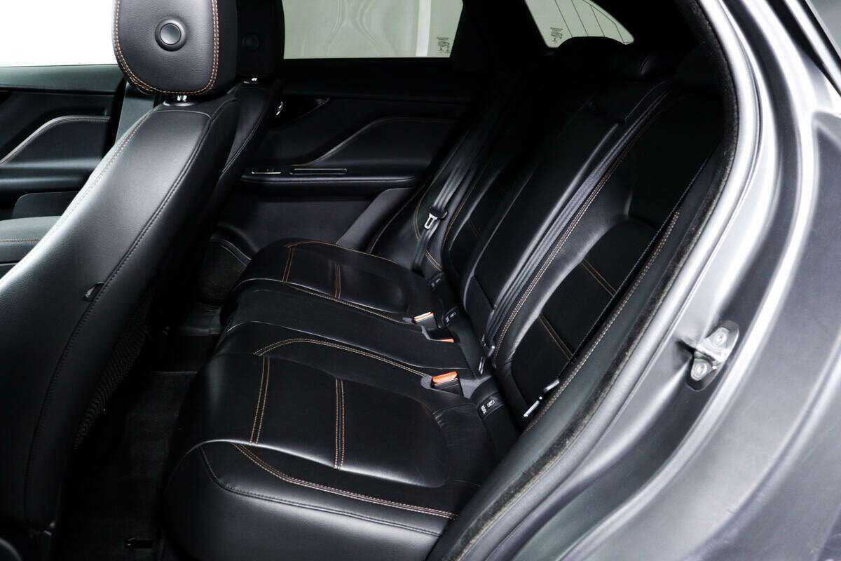 Jaguar F-Pace, 2017 Фото №12