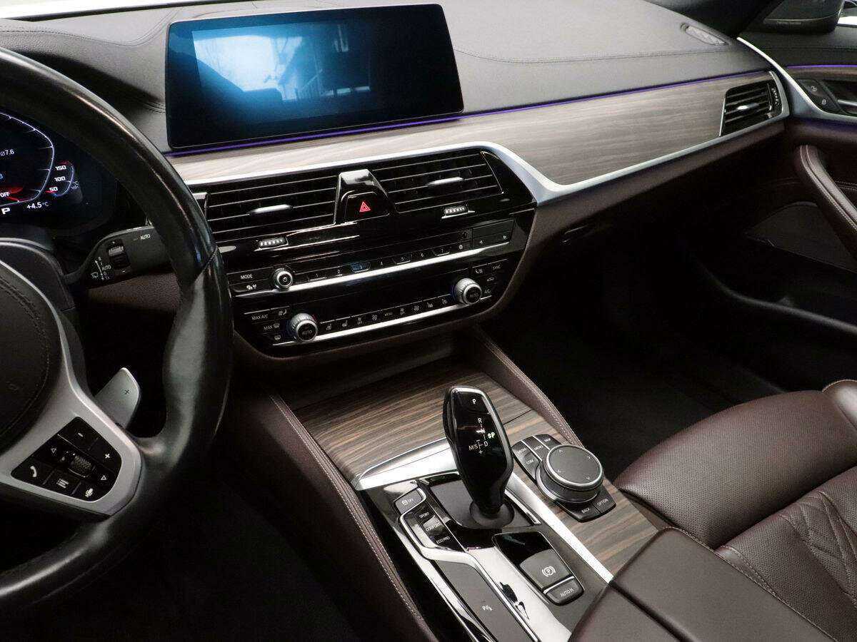 BMW 5 серии 530d xDrive, 2020 Фото №15