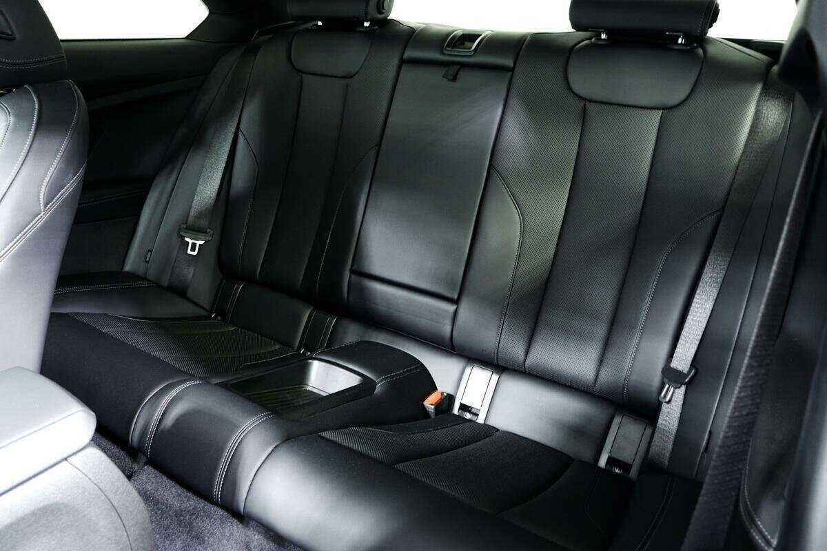 BMW 2 серии 230i, 2023 Фото №11