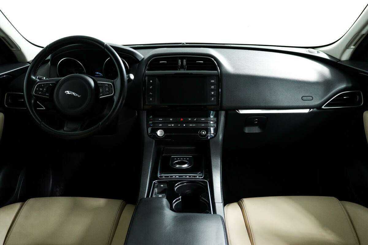 Jaguar F-Pace, 2016 Фото №11