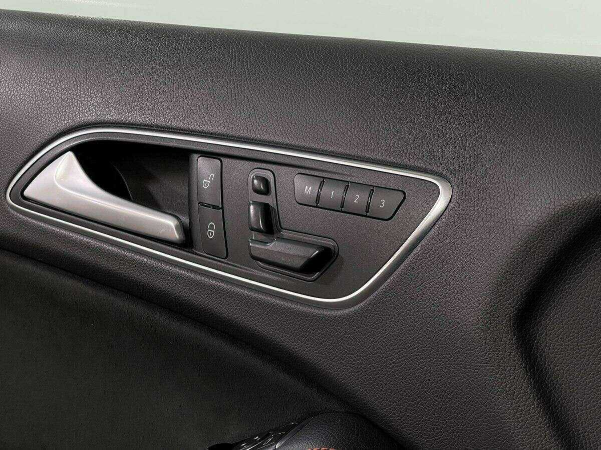 Mercedes-Benz GLA 250, 2014 Фото №13