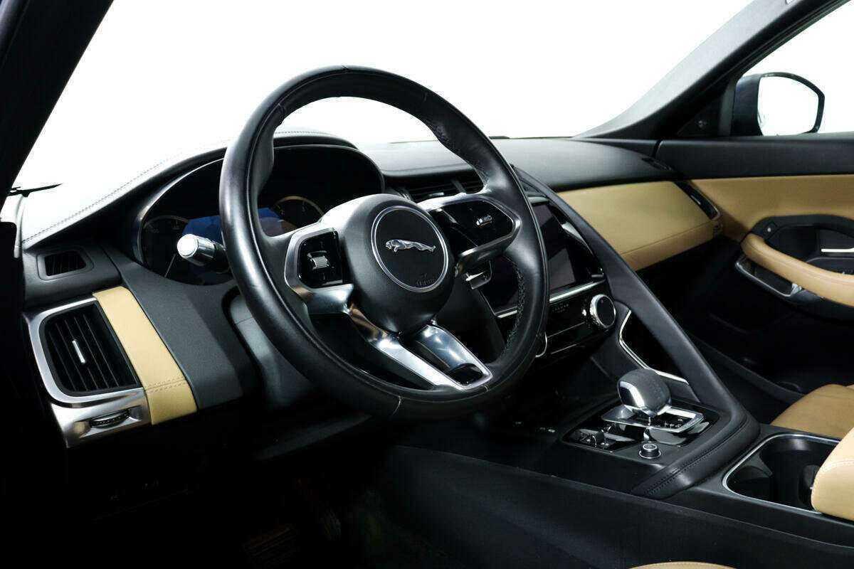 Jaguar E-Pace, 2022 Фото №13