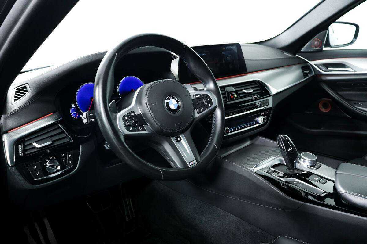 BMW 5 серии 520d xDrive, 2019 Фото №13
