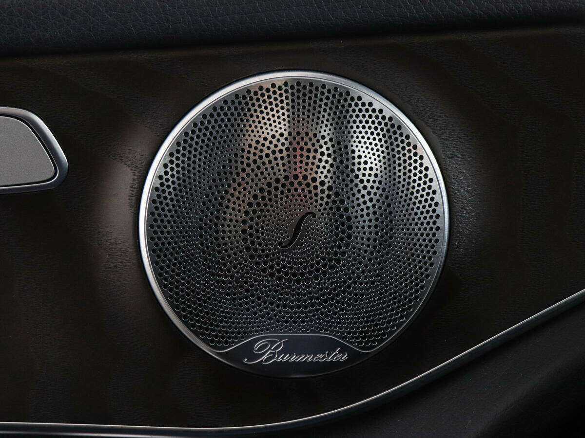 Mercedes-Benz GLC Coupe 300, 2017 Фото №16