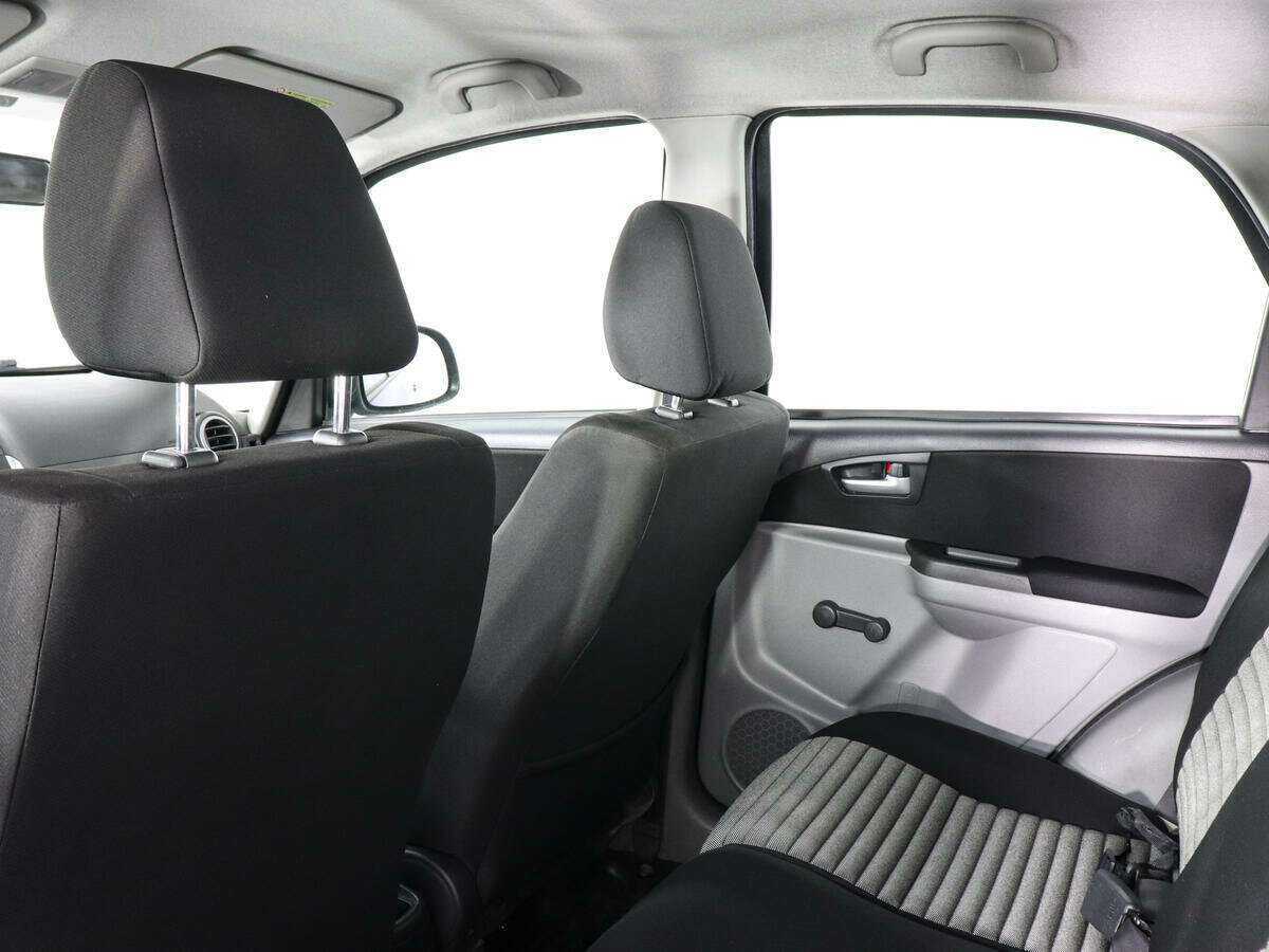 Suzuki SX4, 2011 Фото №12