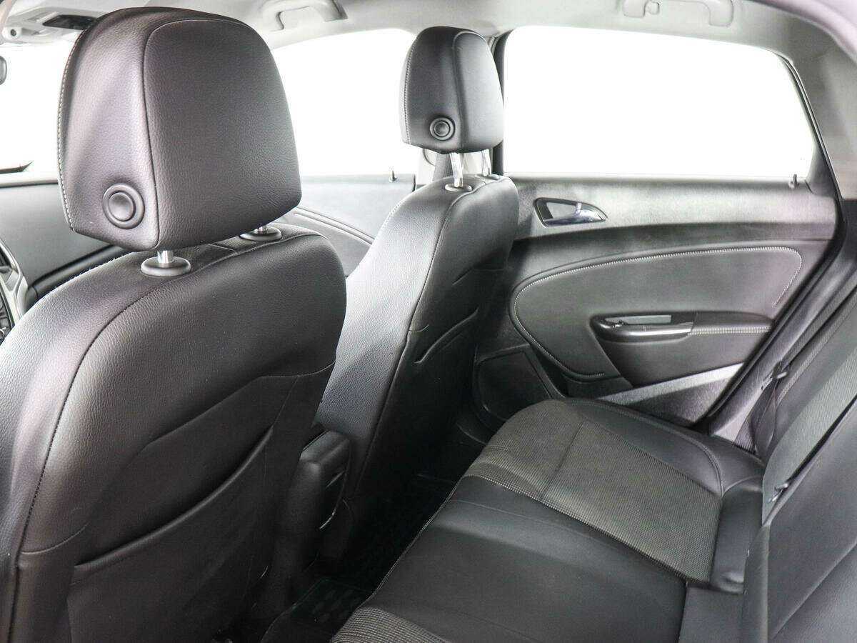 Opel Astra, 2011 - 162 500 км. | Фото №8