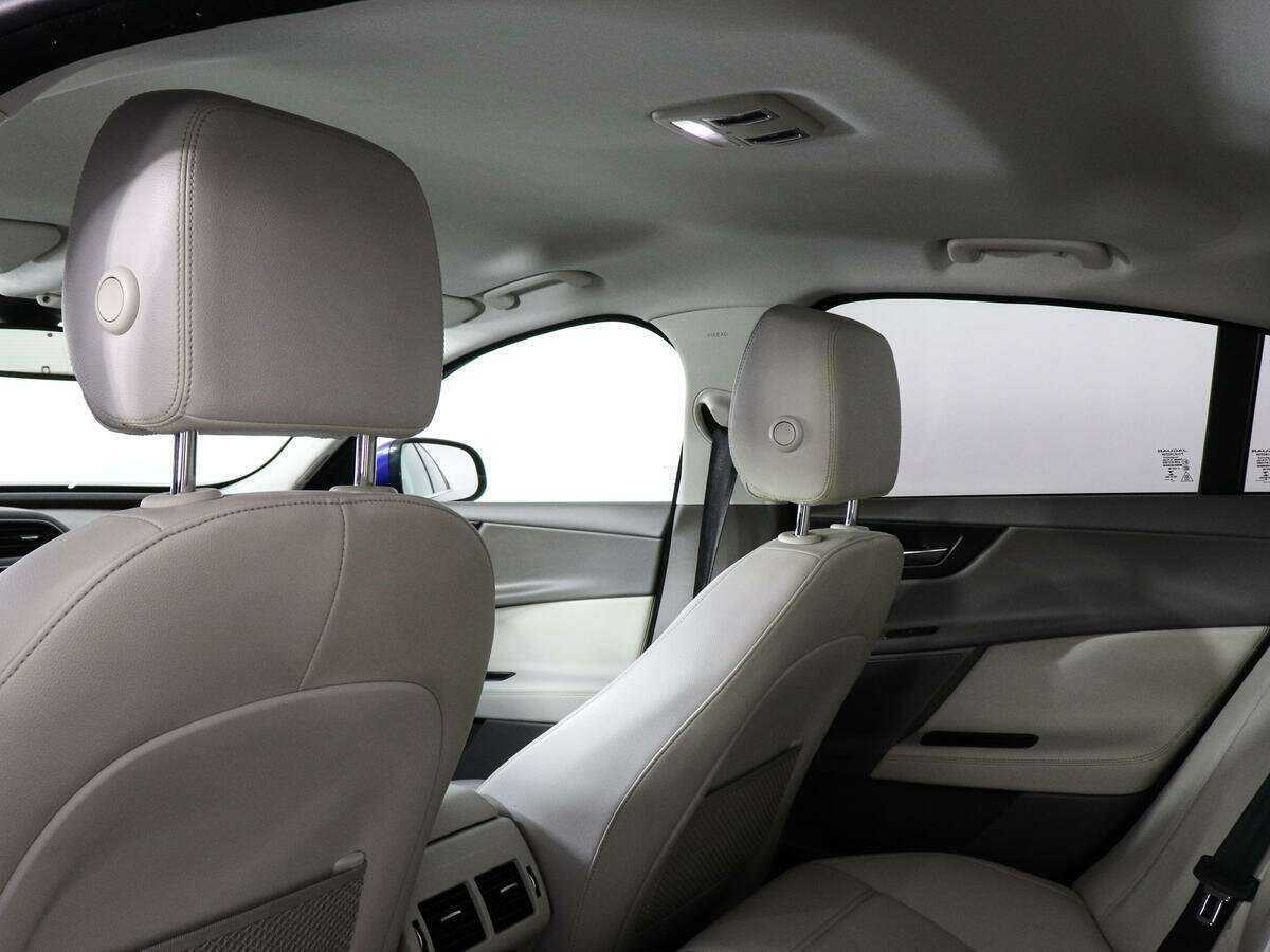 Jaguar XE, 2016 Фото №10