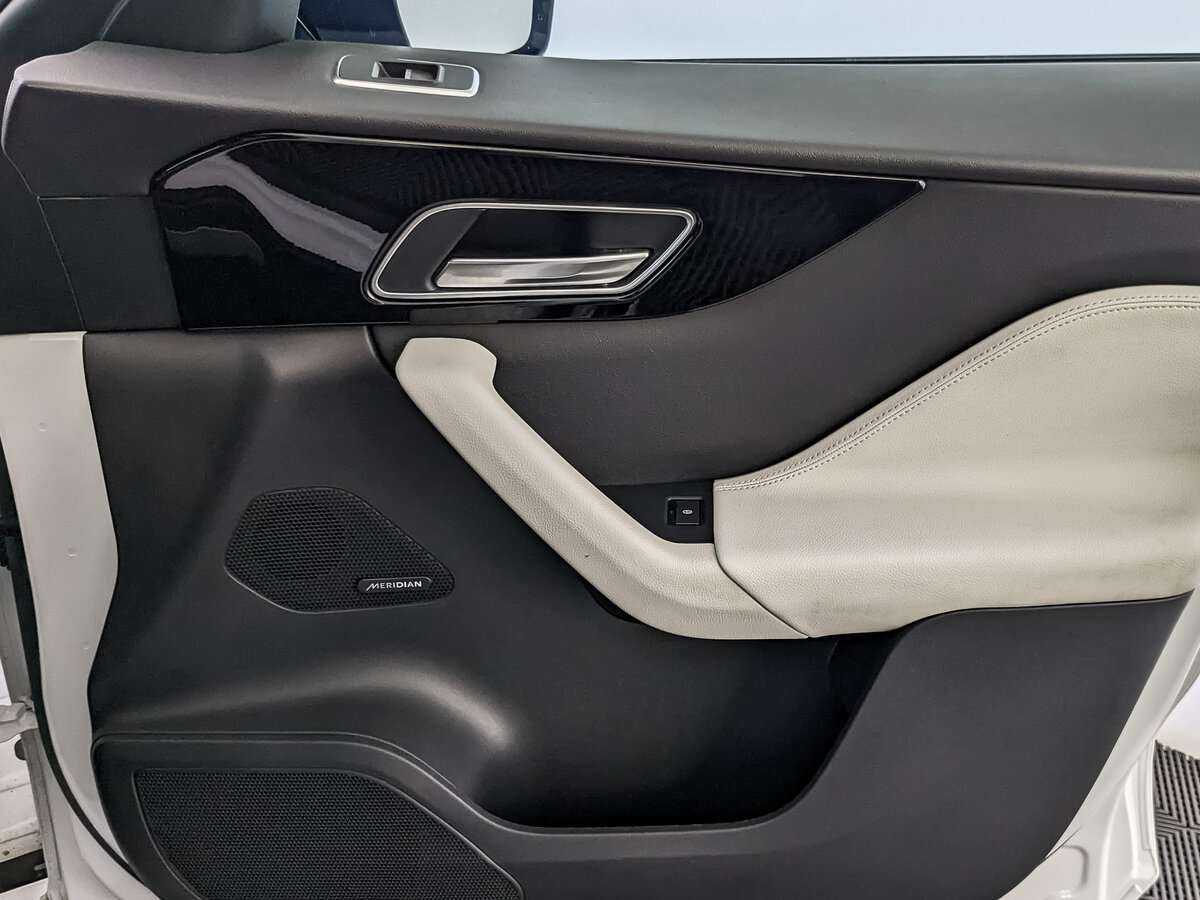 Jaguar F-Pace, 2017 Фото №21