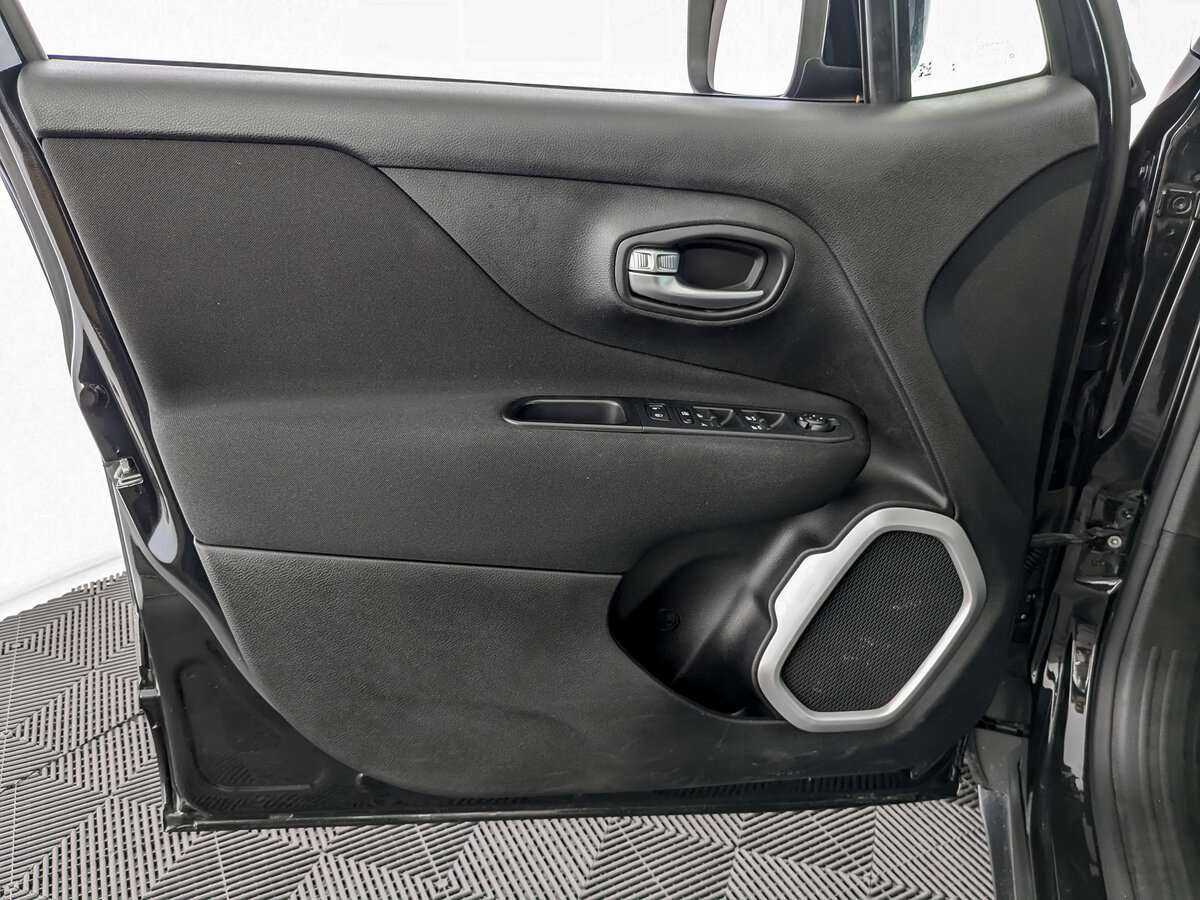 Jeep Renegade, 2018 Фото №14