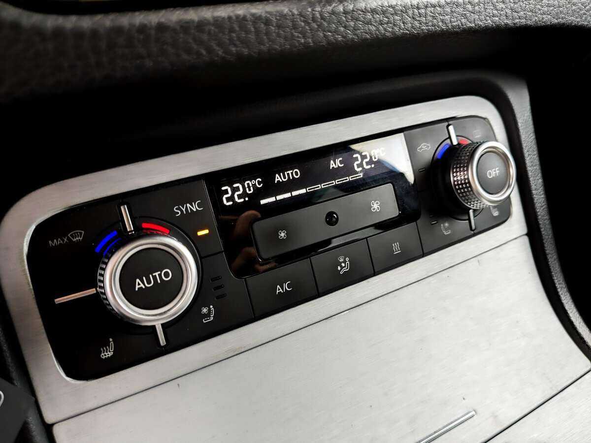 Volkswagen Touareg, 2017 Фото №23