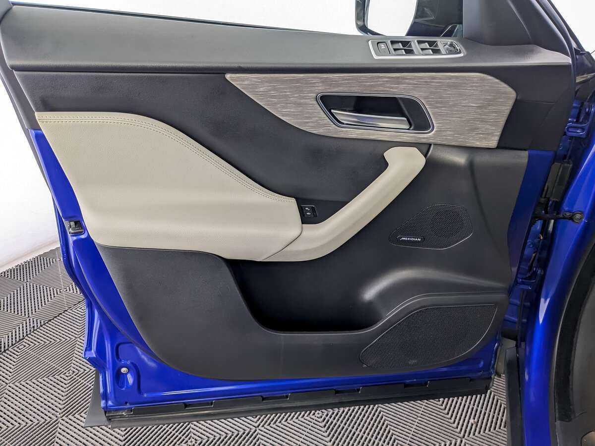 Jaguar F-Pace, 2017 Фото №19