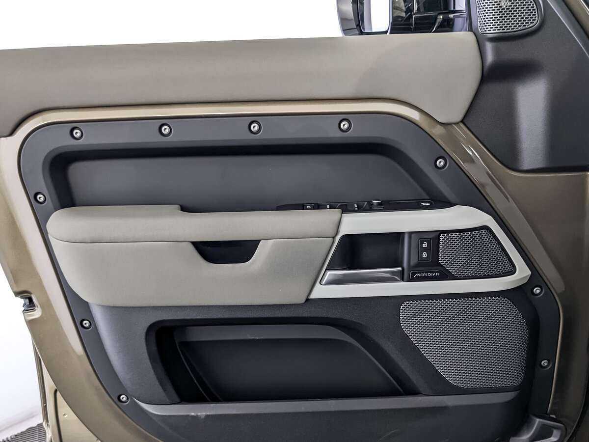Land Rover Defender 110, 2020 Фото №16