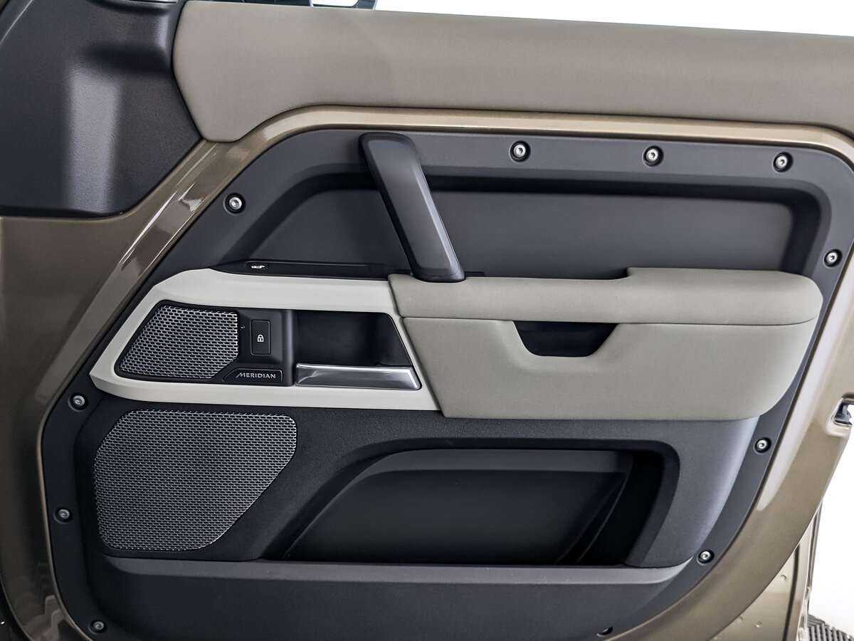 Land Rover Defender 110, 2020 Фото №22