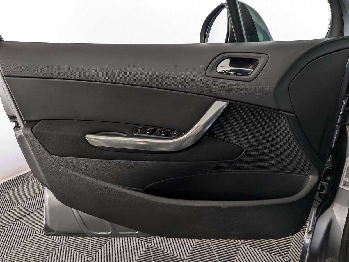 Peugeot 308, 2011 Фото №15