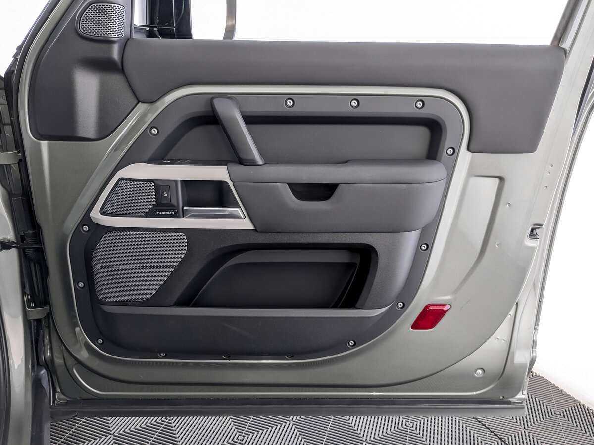 Land Rover Defender 90, 2021 Фото №16