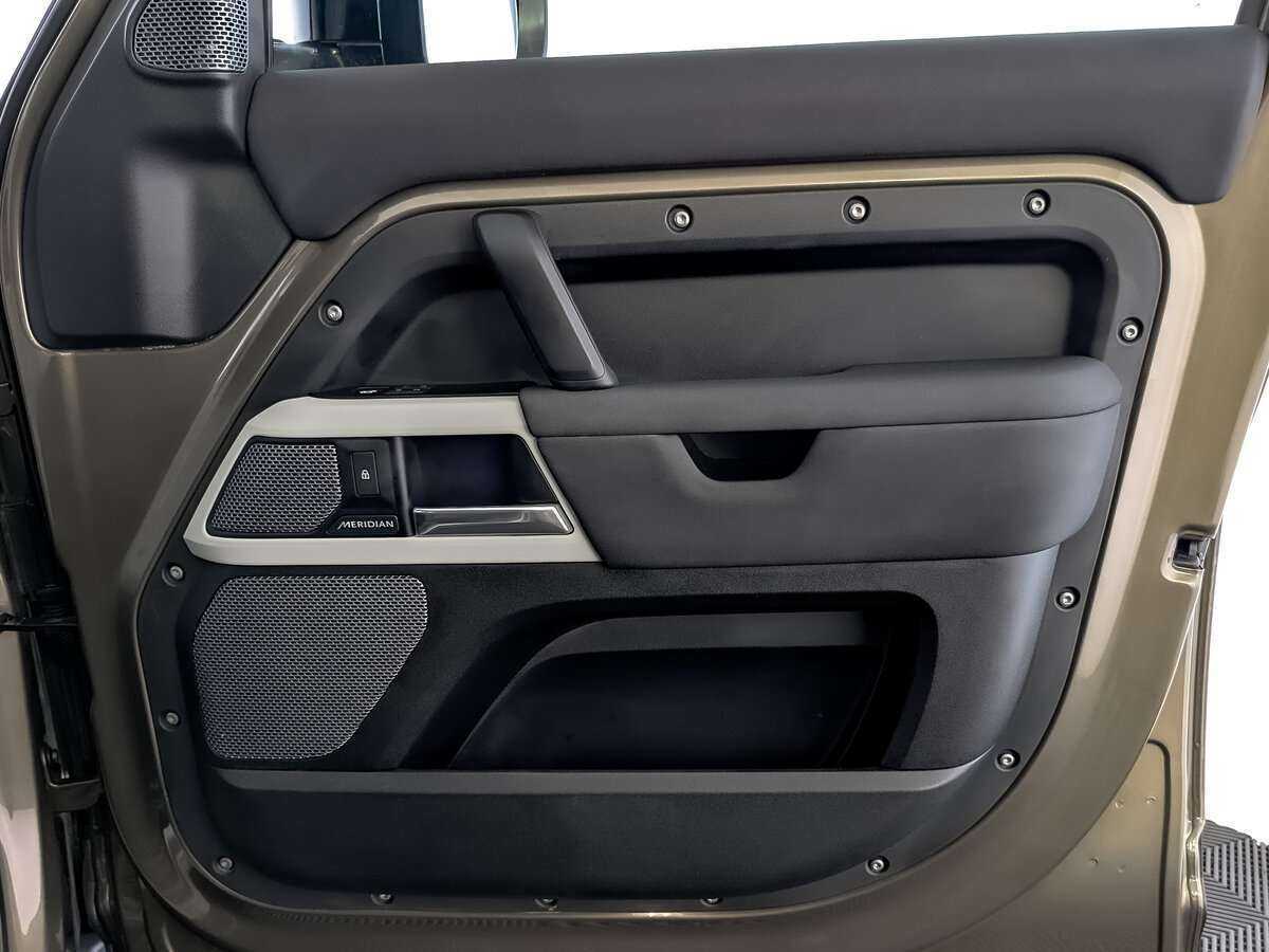 Land Rover Defender 110, 2020 Фото №21