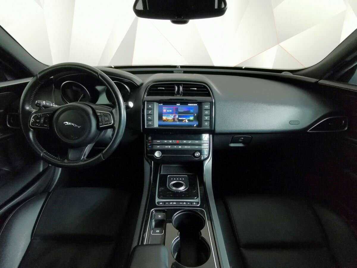 Jaguar XE, 2015 Фото №10