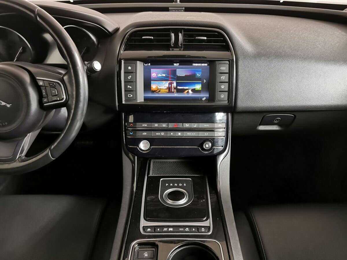 Jaguar XE, 2015 Фото №11