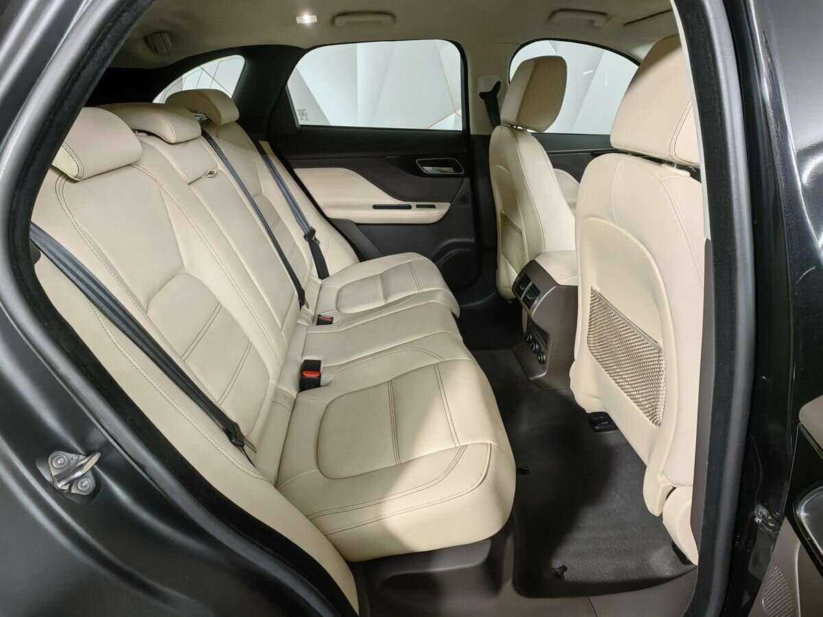 Jaguar F-Pace, 2018 Фото №12