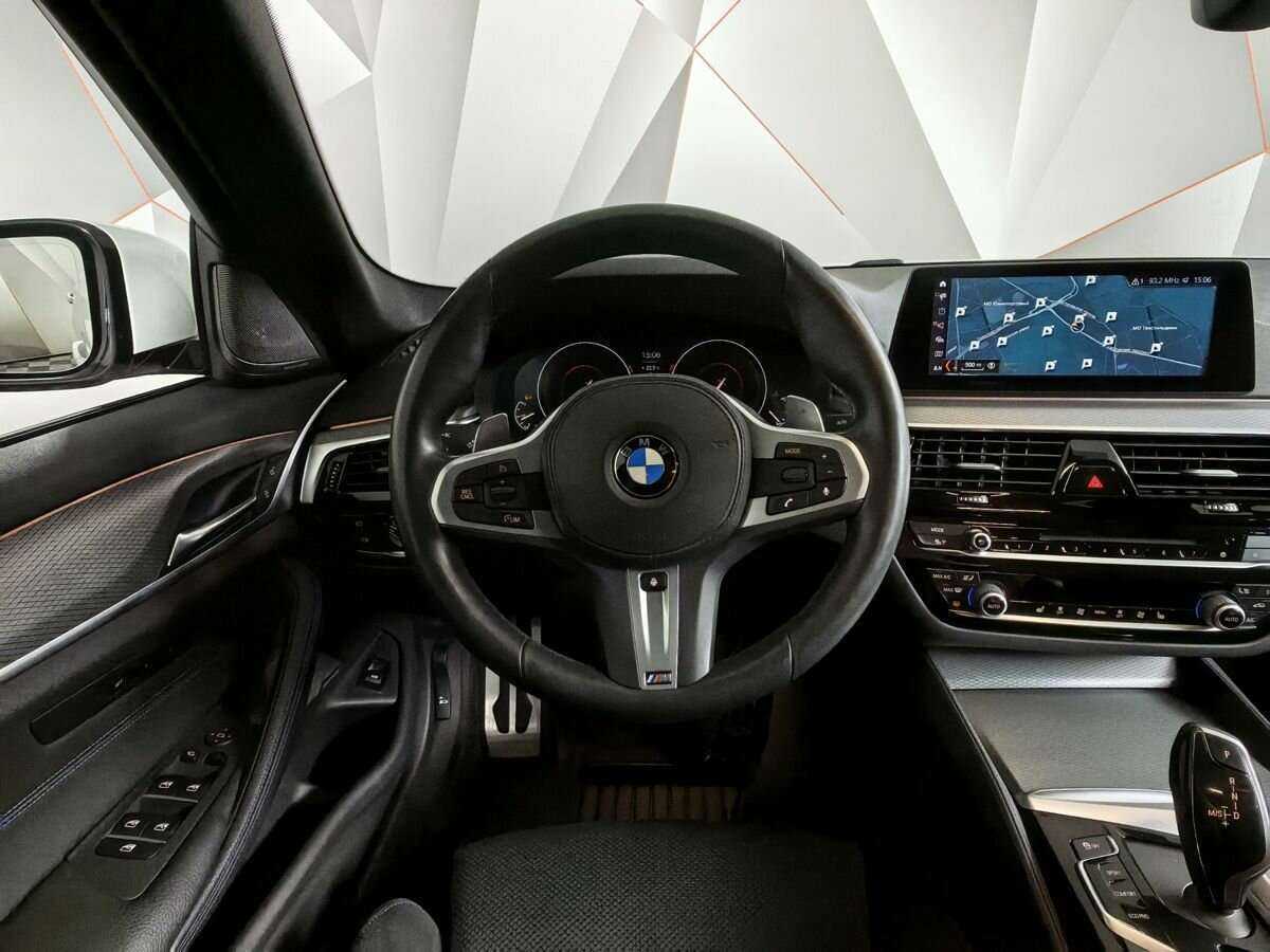 BMW 5 серии 530i xDrive, 2019 Фото №13