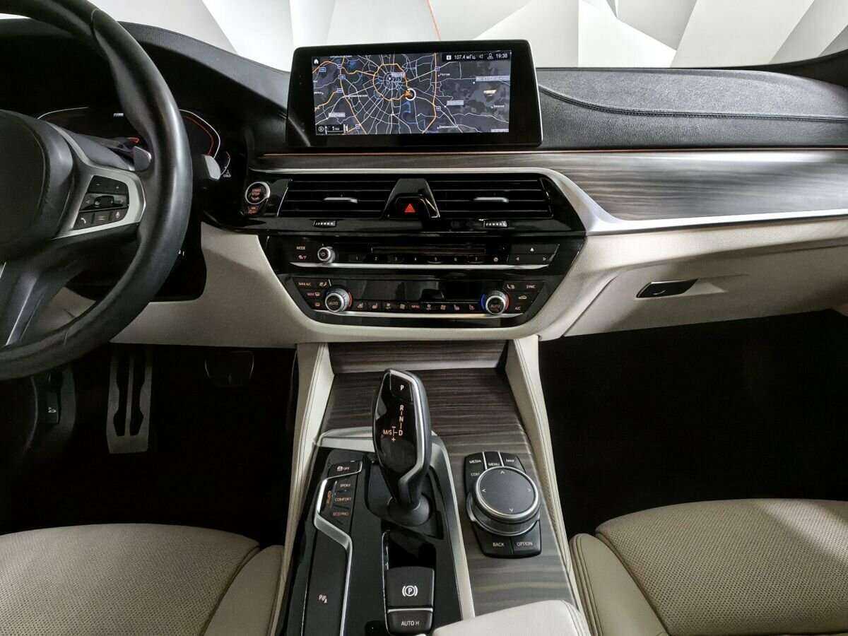 BMW 5 серии 530d xDrive, 2019 Фото №11
