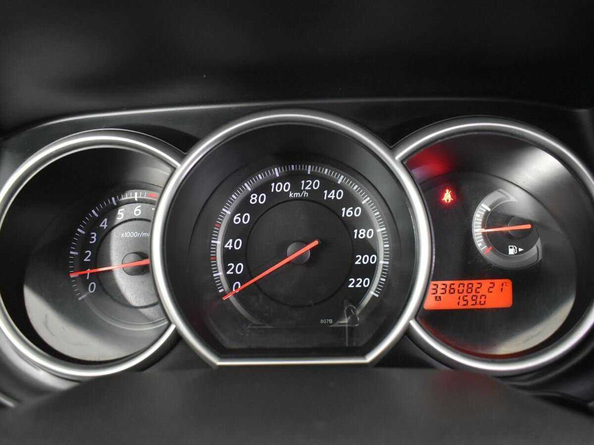 Nissan Tiida, 2011 Фото №11