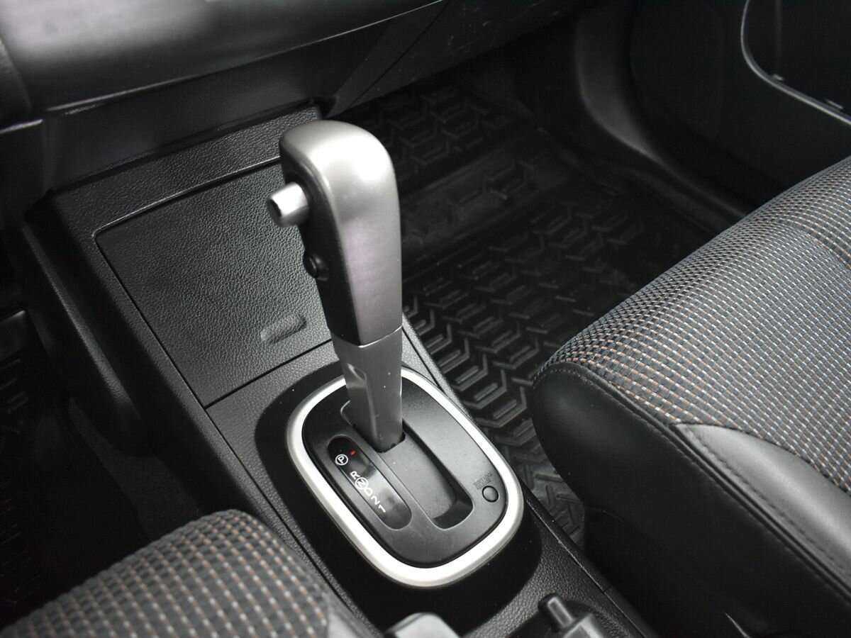 Nissan Tiida, 2011 Фото №12