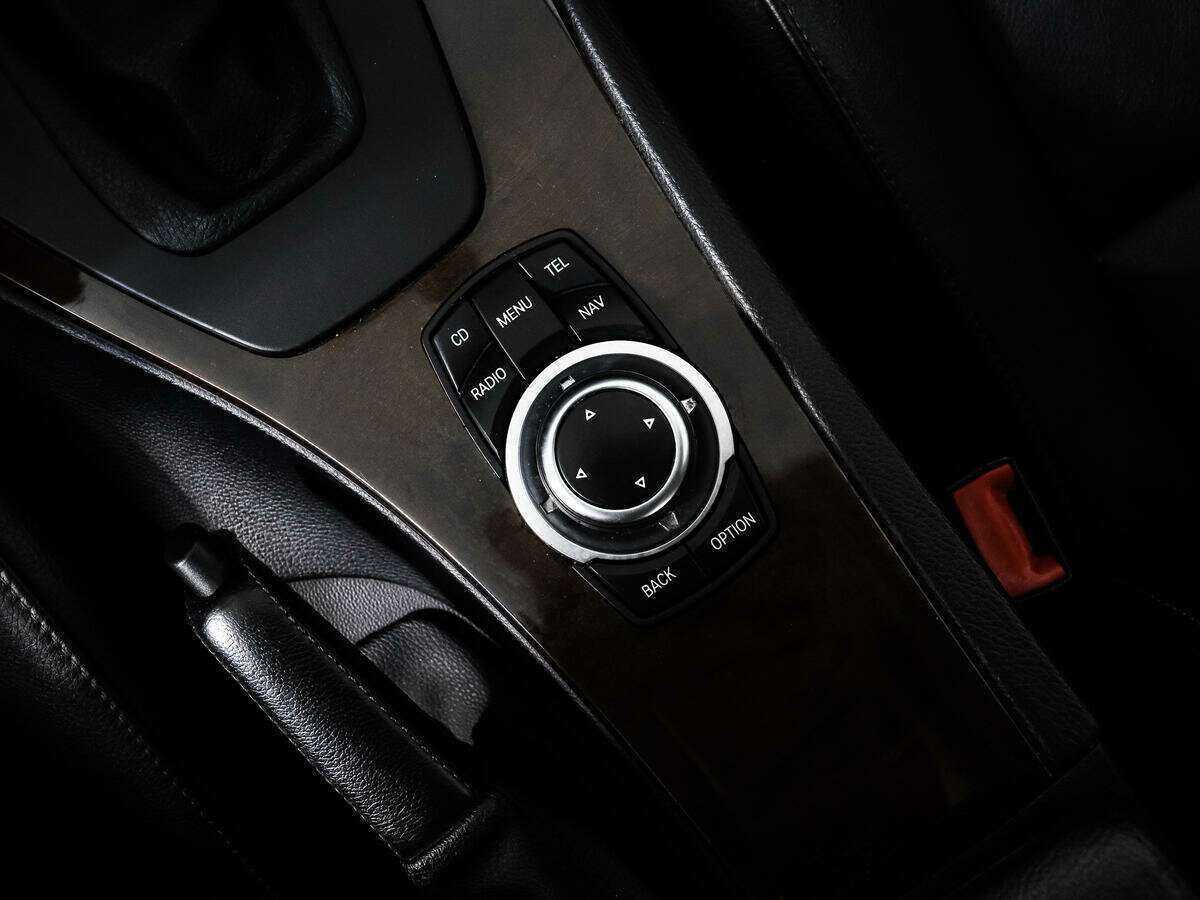 BMW 3 серии 320i, 2011 Фото №10