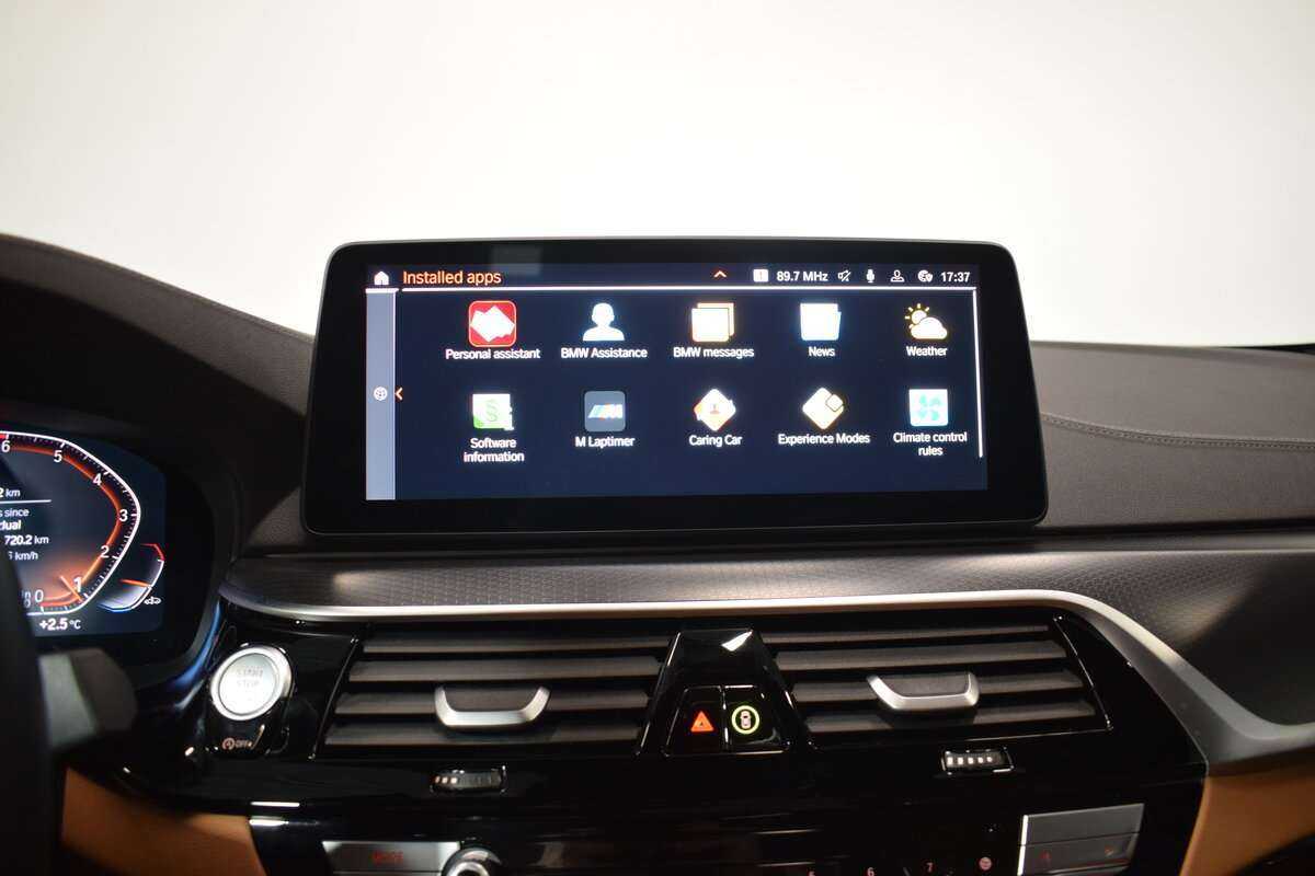 BMW 5 серии 520i, 2023 Фото №28