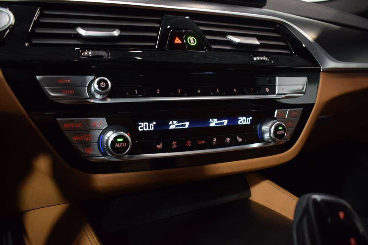 BMW 5 серии 520i, 2023 Фото №29