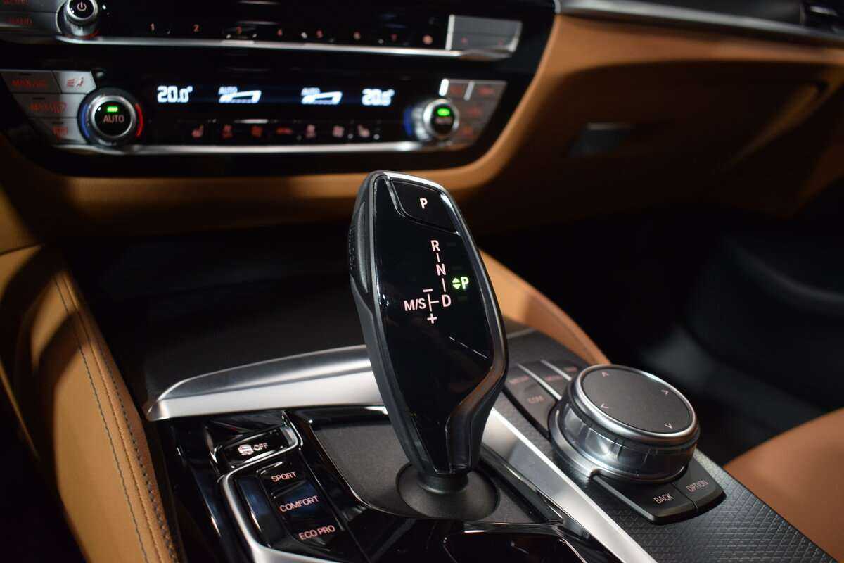 BMW 5 серии 520i, 2023 Фото №30