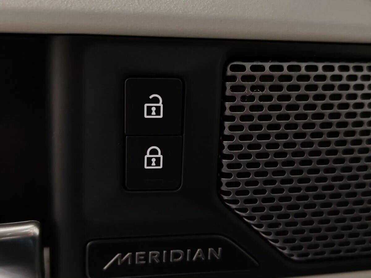 Land Rover Defender 110, 2021 Фото №21