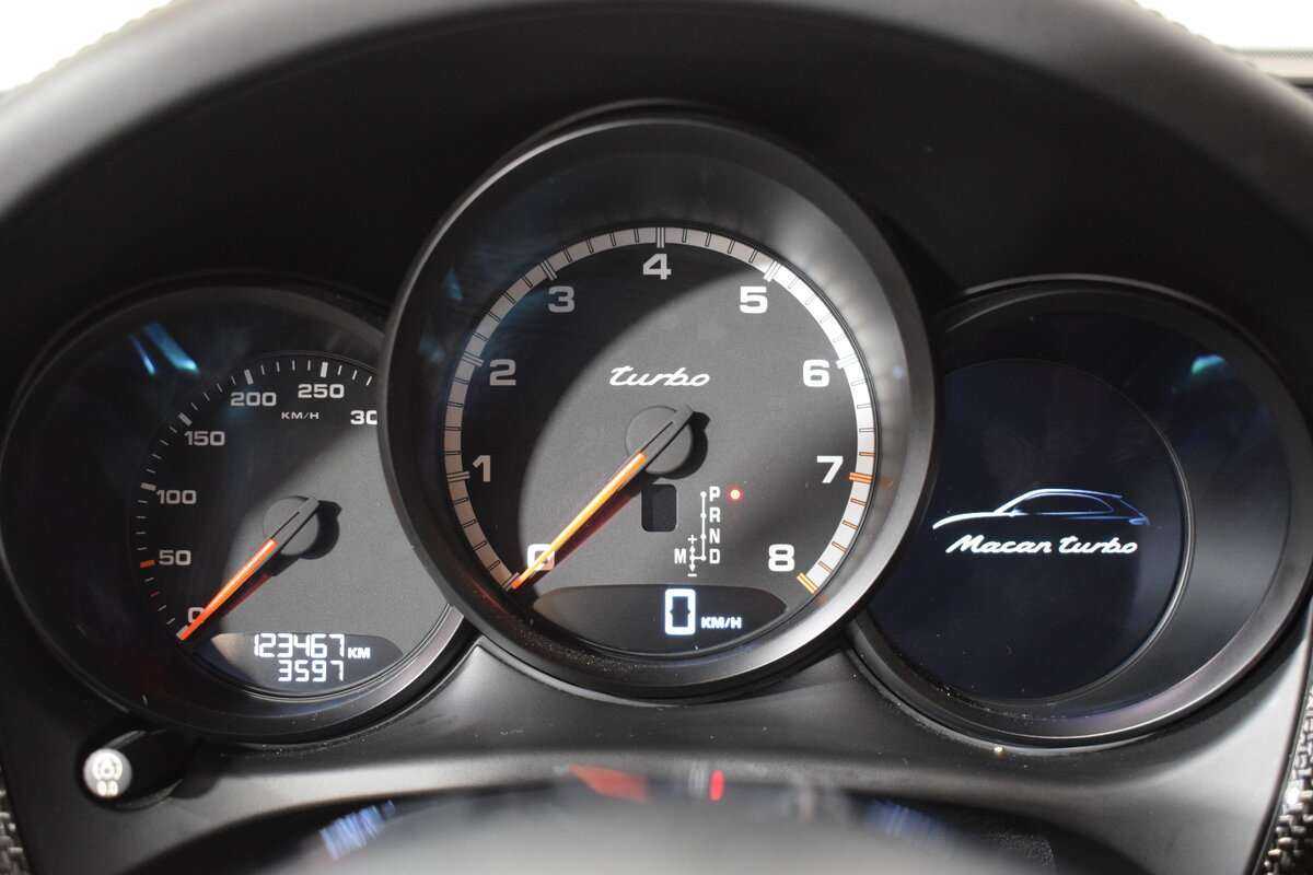 Porsche Macan Turbo, 2015 Фото №16