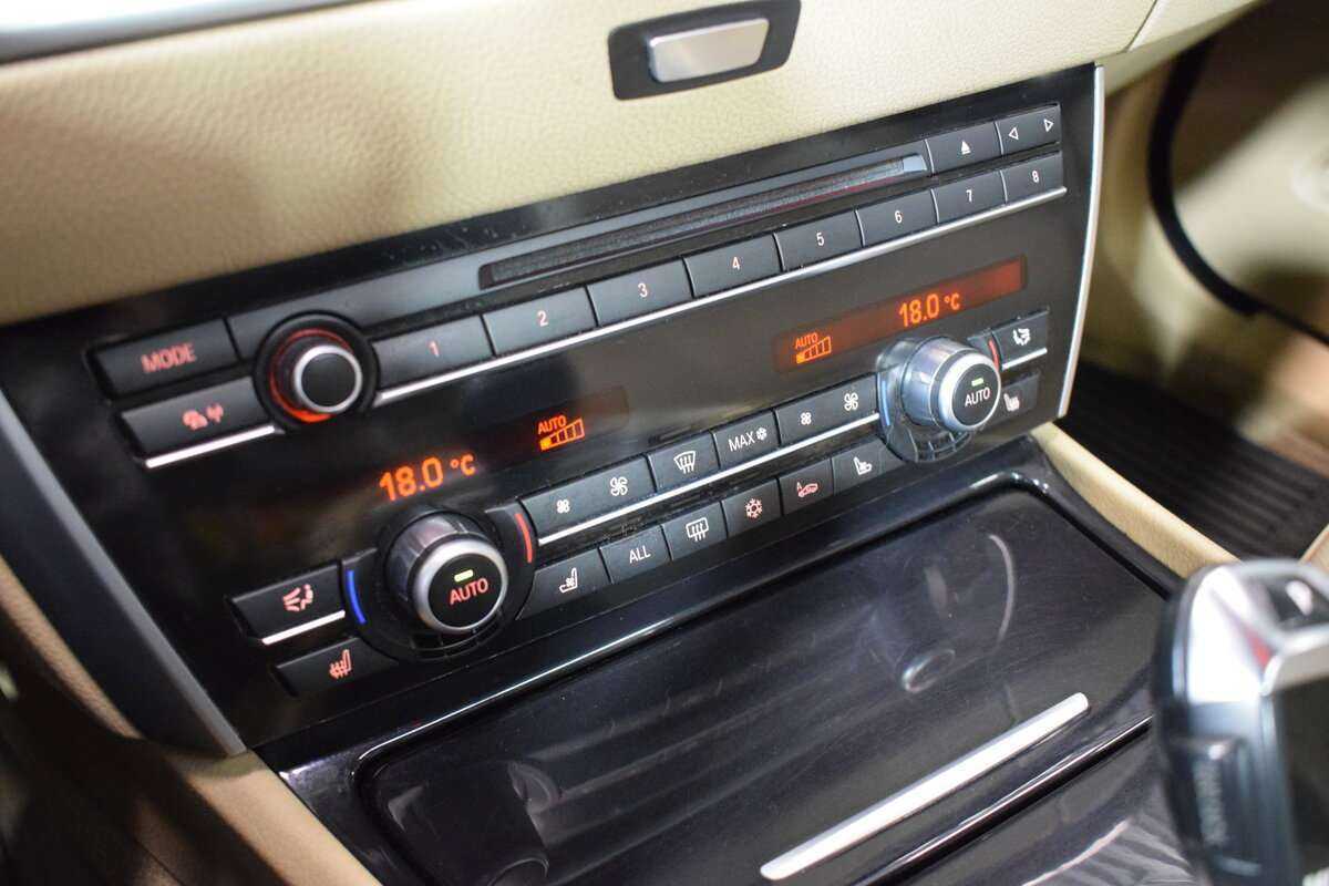 BMW 5 серии Gran Turismo 535d xDrive, 2011 Фото №25