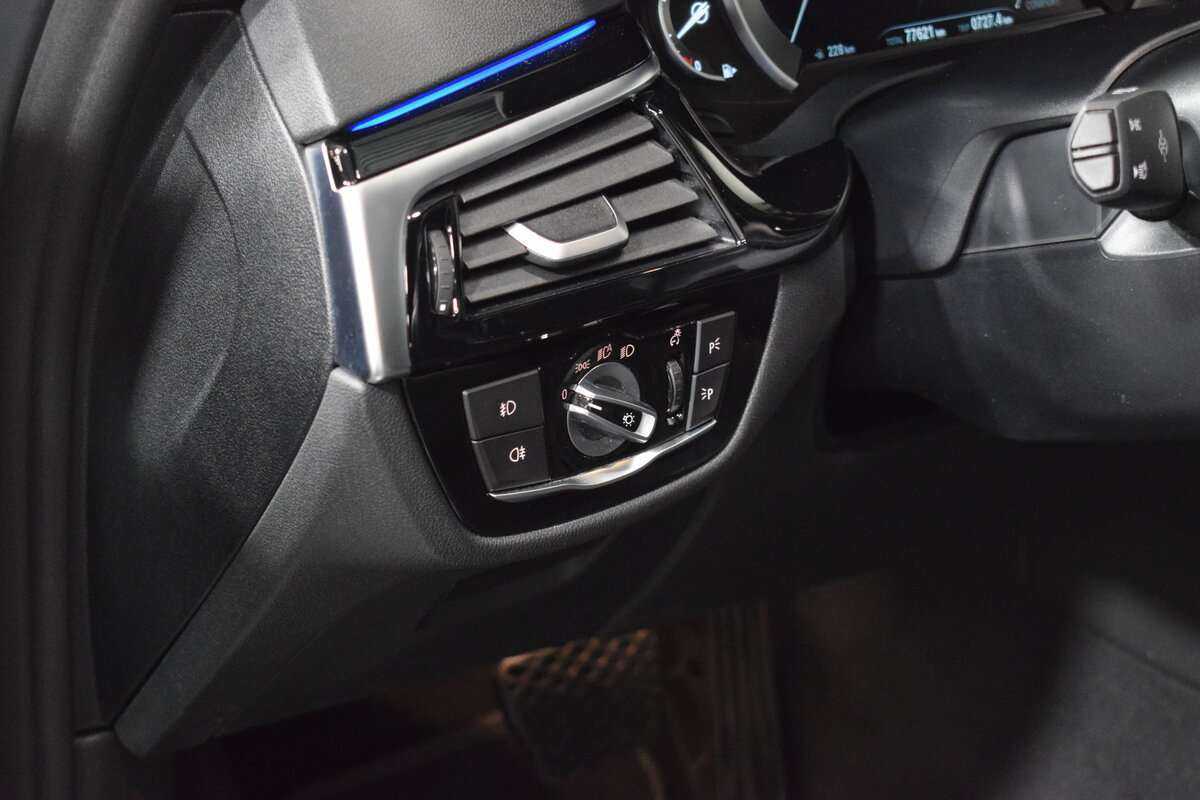 BMW 5 серии 520d xDrive, 2019 Фото №16