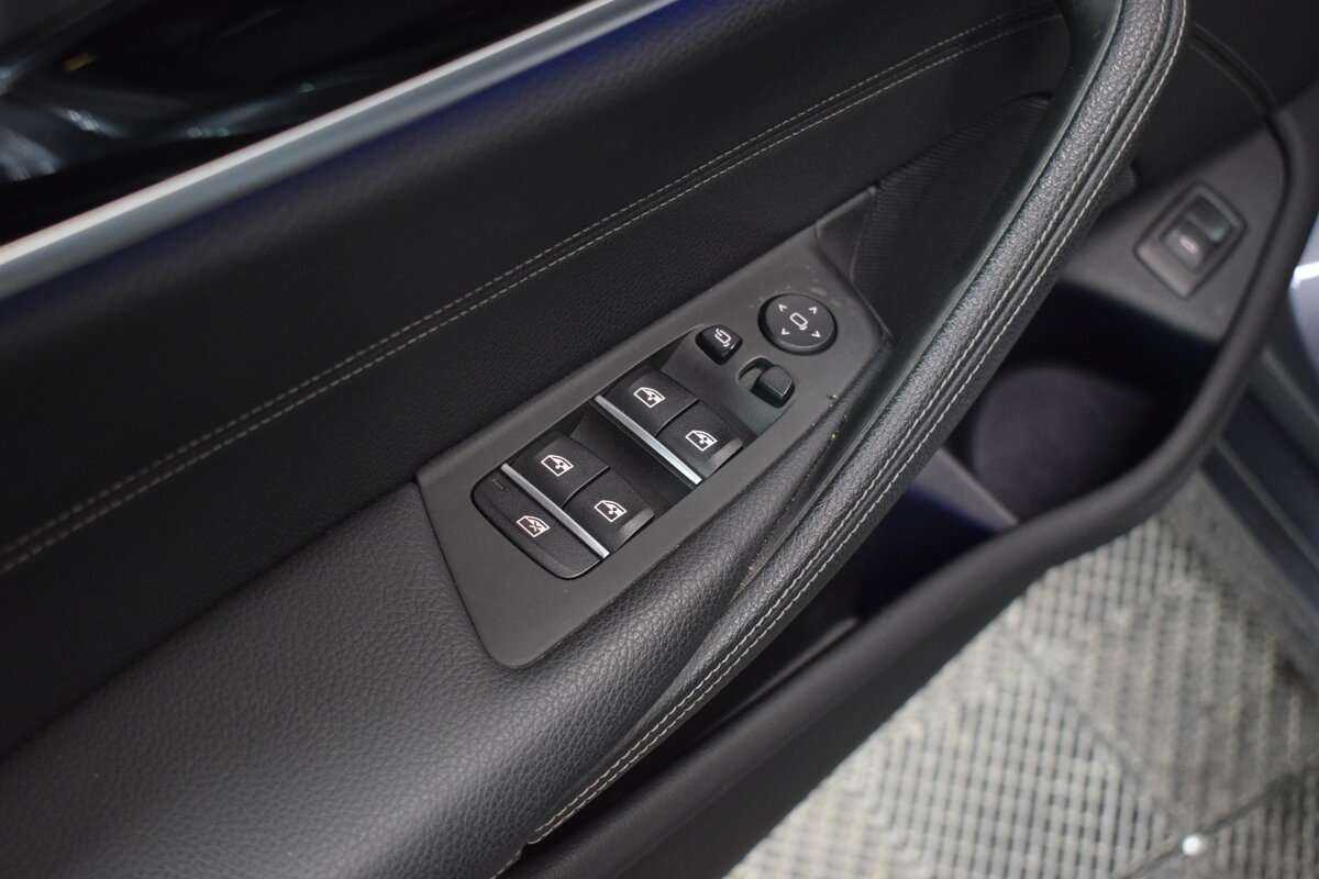 BMW 5 серии 520d xDrive, 2019 Фото №17