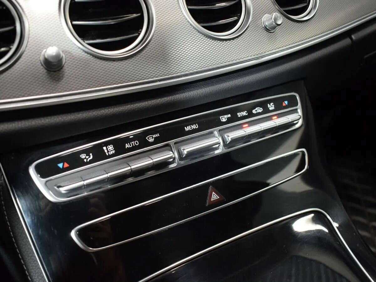 Mercedes-Benz E-Класс 200, 2019 Фото №20