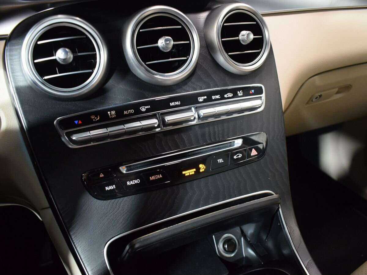 Mercedes-Benz GLC Coupe 300, 2019 Фото №18