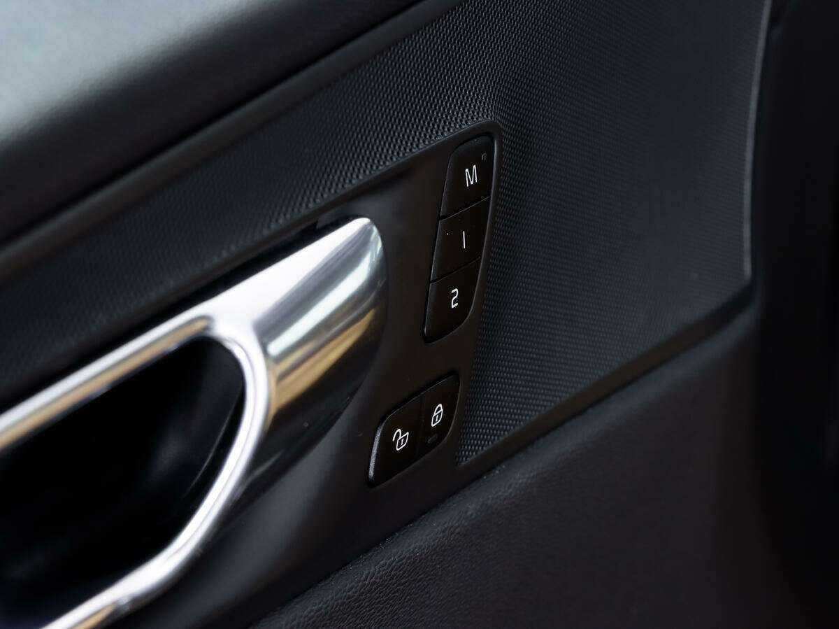 Volvo XC60, 2018 Фото №12