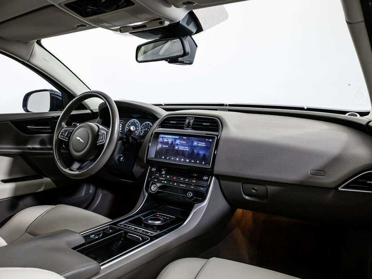 Jaguar XE, 2017 Фото №9