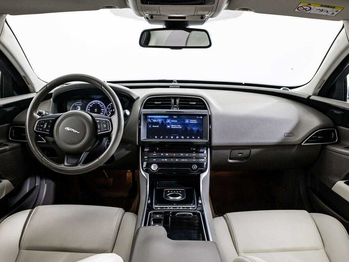 Jaguar XE, 2017 Фото №13