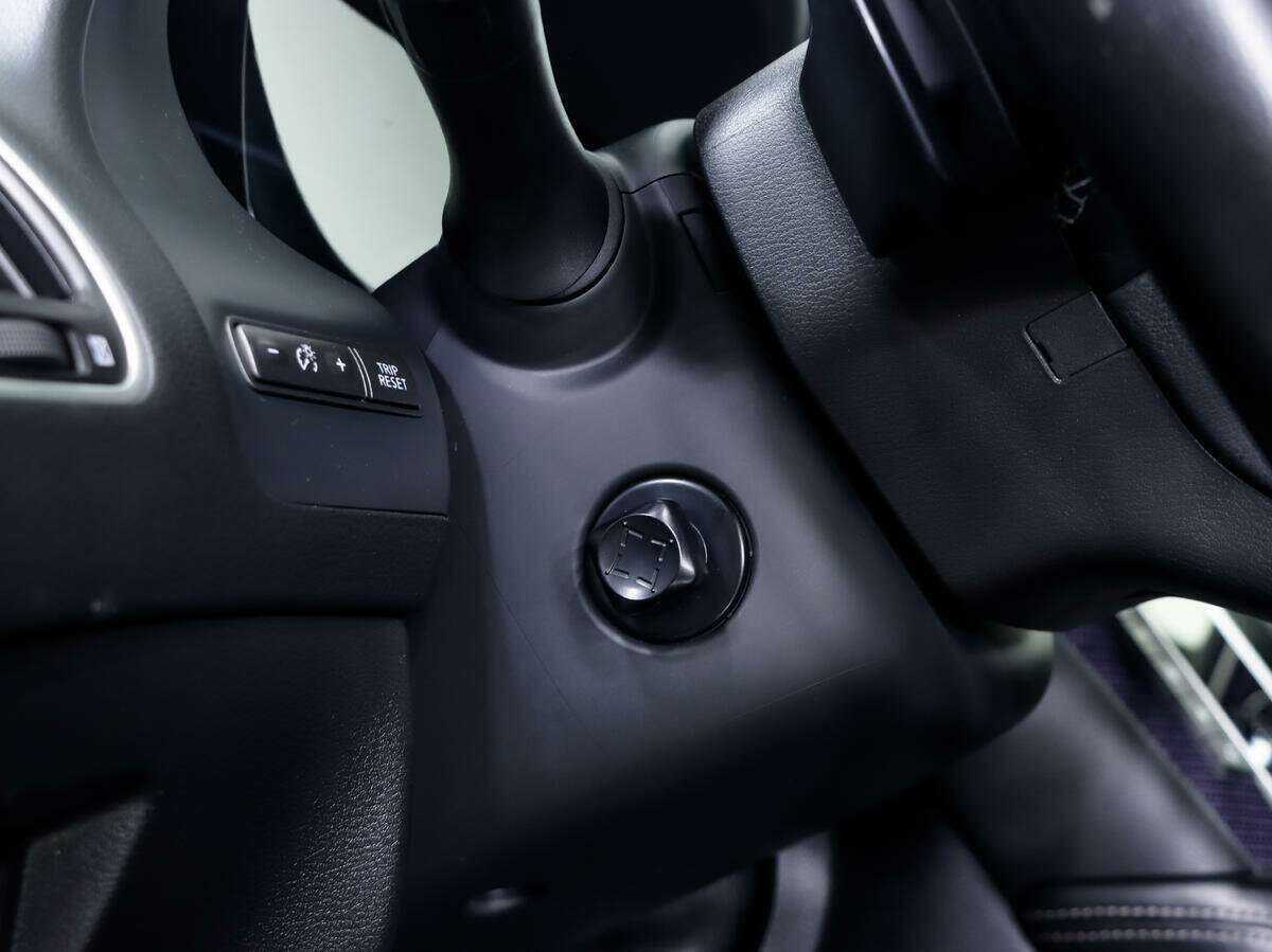 Infiniti Q60, 2017 Фото №13