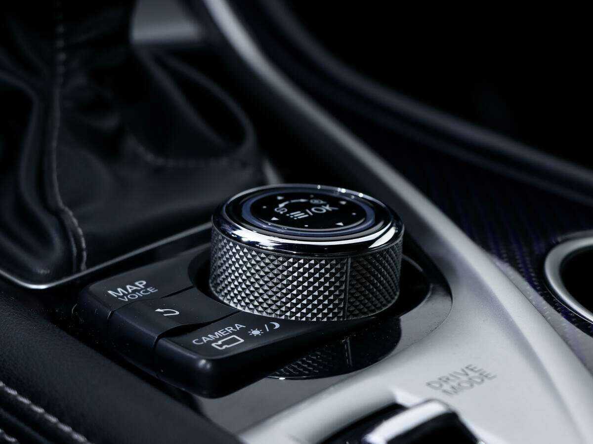 Infiniti Q60, 2017 Фото №17