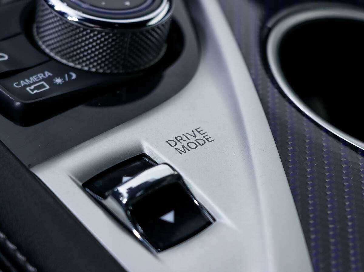 Infiniti Q60, 2017 Фото №18