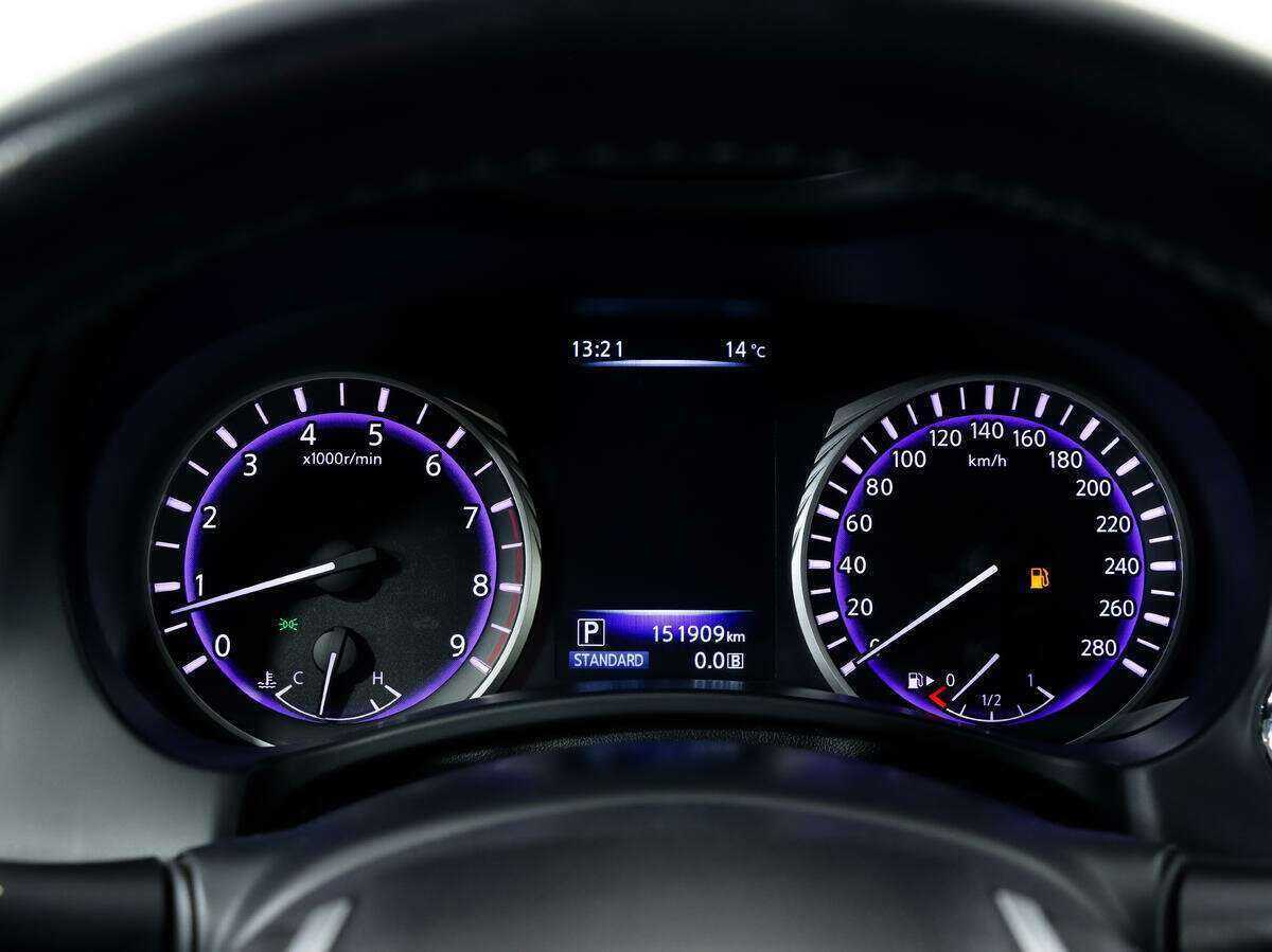 Infiniti Q60, 2017 Фото №28