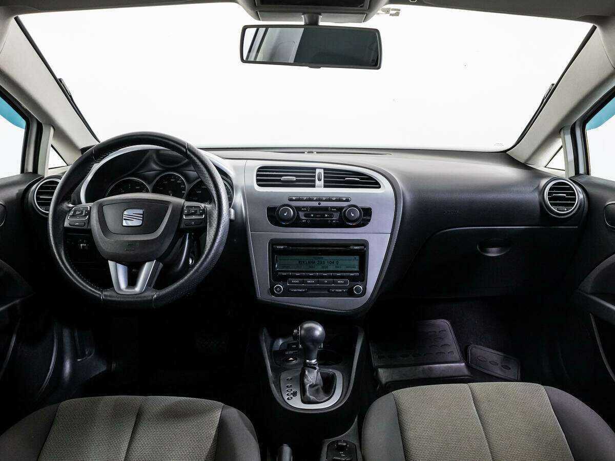 SEAT Leon, 2011 Фото №13