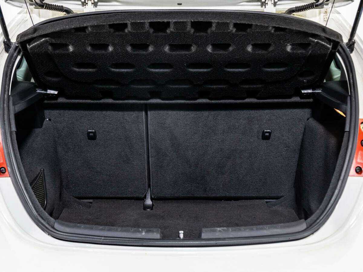 SEAT Leon, 2011 Фото №16